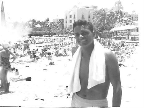 Dad Lou w-towel at beach