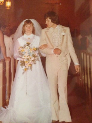 Mama Linda and Dad on their wedding day! What hippies! :)