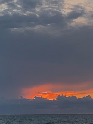 Sunset on 21st July 2023 - spaceship cloud xx