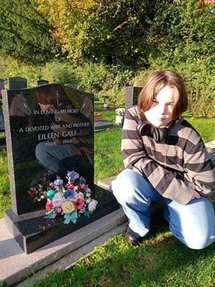 Eileens grave with Annie