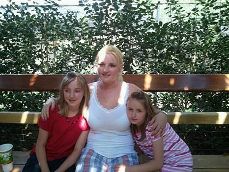 Jennifer with 2 of her daughters