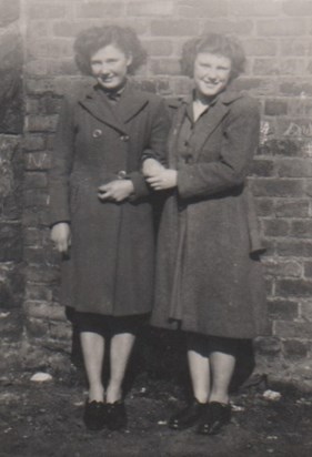 Peggy & Olga 1948