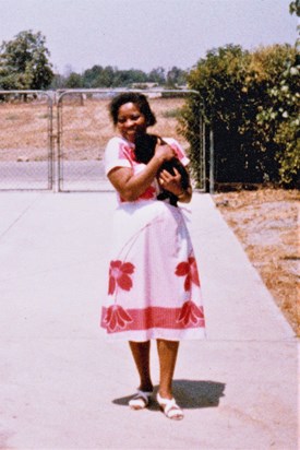 1986 Mum  with a friend's puppy on LA