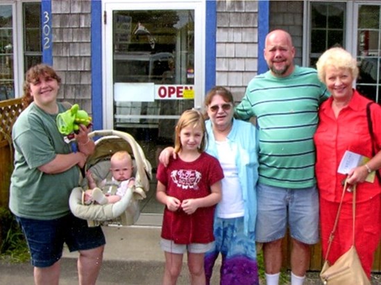 Jennifer, Delaney, Destiny, Carol, Geoff & Sue On Cape Cod (Summer 2009?)