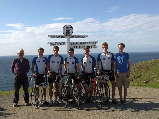sevenoaks7 at lands end- 5 cyclists, 2 support drivers. A brilliant acheivement! (check out the sign