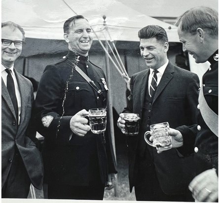 enjoying a beer ...with Fred at al (a regular occurrence!)  - if anyone knows the other 2 in the photo let me know 