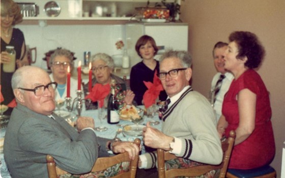Xmas for 11 in the late 1970's : Joy, Masie, ?,Lisa, John, Pam,Harry, ?