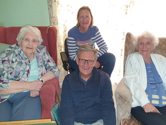 Gwen with twin sister Edie, Nephew Andrew and Niece Carole