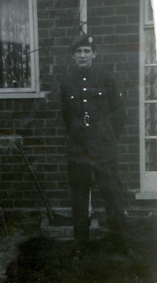 Richard in RAF uniform at 19 brownswall road