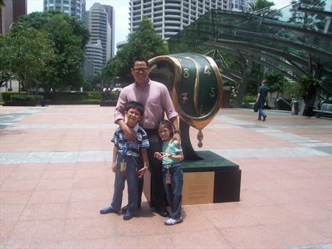 Mike and Kids in the Dali watch sculpture (2007)