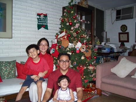 Yvee,Mike and the Kids spending Christmas in the Philippines
