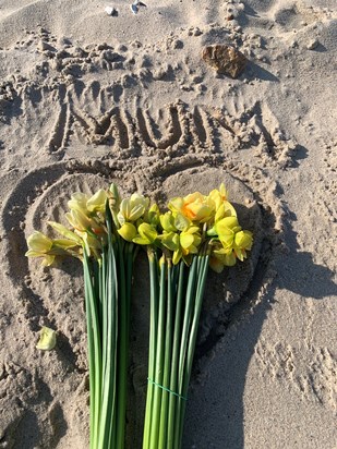 Mums beach tribute