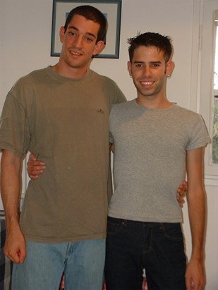 In my apartment at Haifa - Arren and Elad.  21.06.2003
