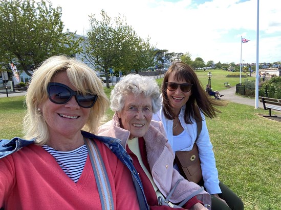 A lovely day with Barbara in June last year - smiley faces and full tums just after our cream tea! 