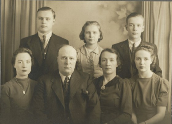 The Ford family, 27th April 1940: Barbara in the back row between Ted and Peter, with Pat, Grandfather, Grandmother and Vera in the front.