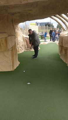 Crazy dino golf - Ste chatting with all the kids and making them laugh!