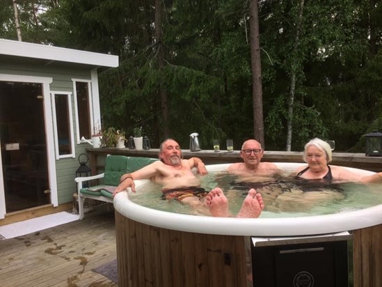 We enjoyed Howards visiting us with his little sister Eunice. Here he is enjoying our outside hot tub !