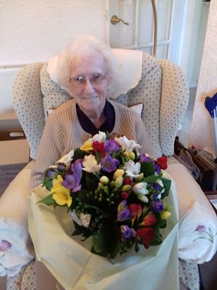 Birthday flowers from the Wakehams- Had to find her favorite for such a special Gran❤️