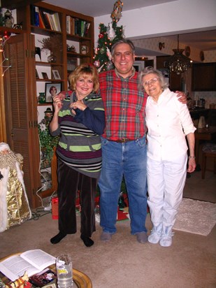 Christmas 2009 at Mom's house - Maria, Steve & Frances
