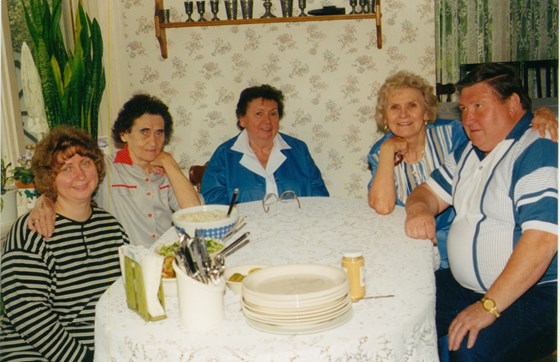 Frida+Marie+Annie+Mom+Joe 1997 Wheeling IL