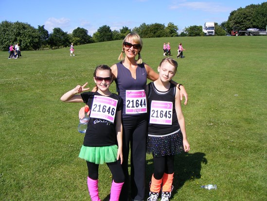 JO HANNA WITH ERIN AND EVE AT THE RACE FOR LIFE IN OCTOBER 2013.