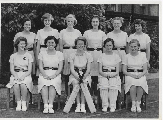 Mum's school cricket team! I'm sure you can spot Rae on the back row. 