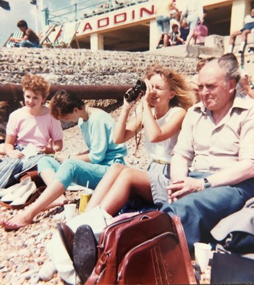 Mum,Dad, Lesley,Gilly & Caro @ Brighton 1987?