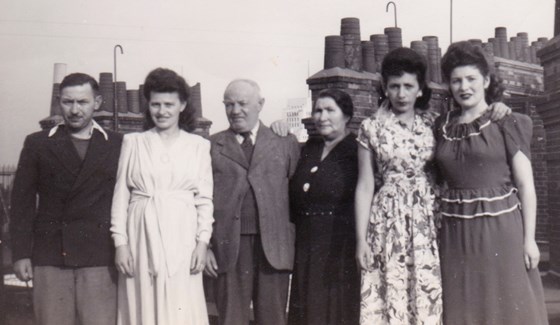 Mum with her sisters, brother and parents