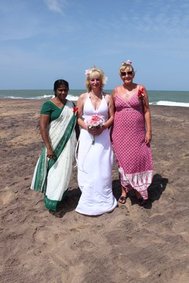 The bridal party, Angie, Lindsey & Sudata