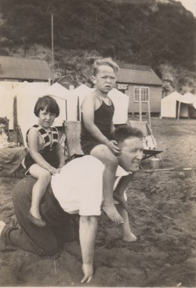 Joyce, Doug and their dad on Sandown Beach
