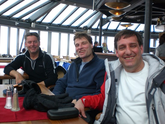 David, a Munich Re colleague (middle) and the ski instructor (left) Munich Ski Trip 2007