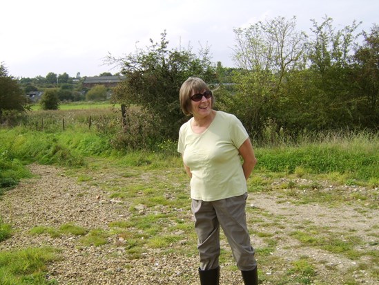 Love this picture.  Janis, happy and smiling on a lazy, sunny Big Hill Picnic.  Wellies on in case of cow poo!