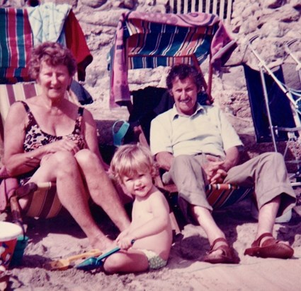 1985.08 Katy with Grandma and Grandad at the seaside