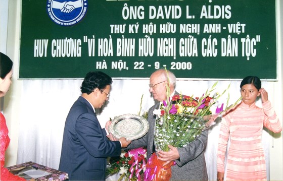 Award Hanoi 22-09-2000-1