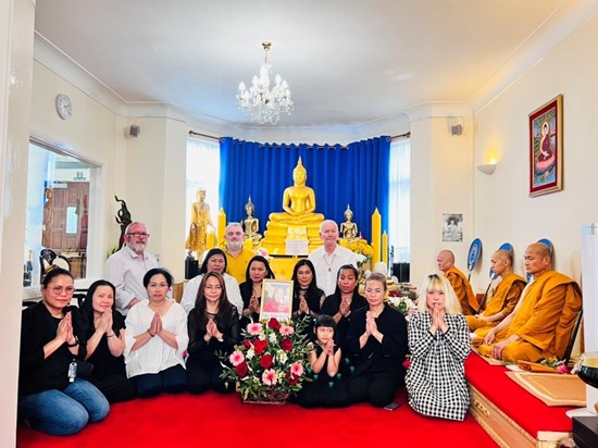 Thai Temple Leytonstone group photo