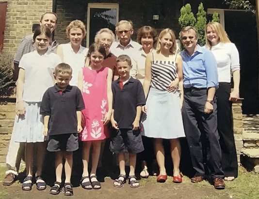 Betty & Jim with their children & grandchildren
