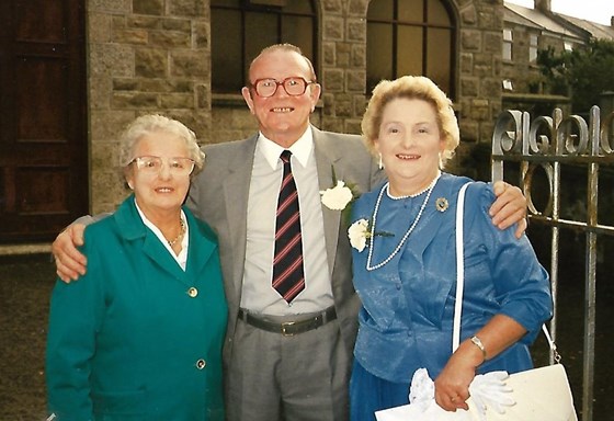 Brother and sisters. Auntie Mabel , Dad , Auntie Violet