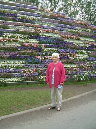 Mom & the green wall! 