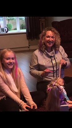 Michelle playing hairdressers with her niece Sienna x