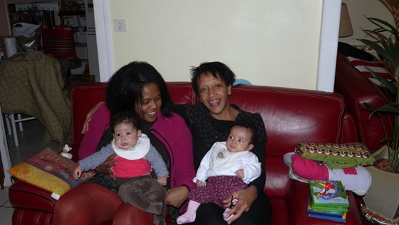 Noel 2012 / Christmas 2012 - Mamans, (soeurs Tiana et Hanta) et enfants (Lalaina et Nirina)