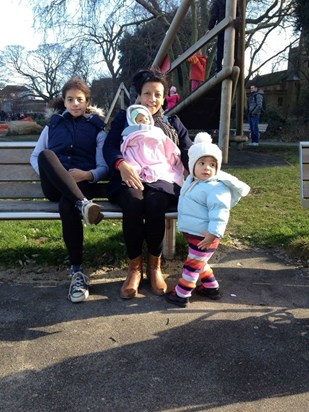 Clissold Park - Stoke Newington - London - Tiana et nos filles - Tara, Lalaina et baby Jane - 2014