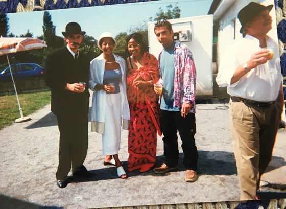 2000 - mon anniversaire - déguisée avec sa mère, mes oncles Yannick et Yves et mon Cher ami Ludo