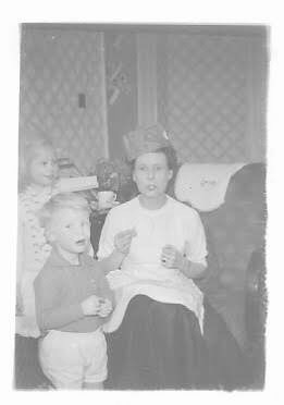1959 - Our 1st Christmas @ 21 Dovehouse Croft.