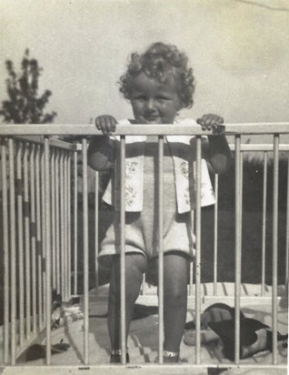 Jenny aged 17 months 1942