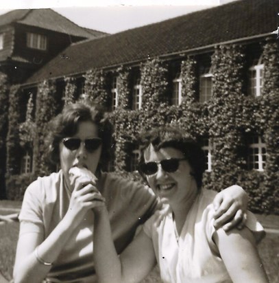 Jenny and Wendy, Hamburg, 1960