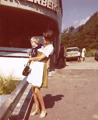Jenny and Jutta, Zirler Berg, August 1970