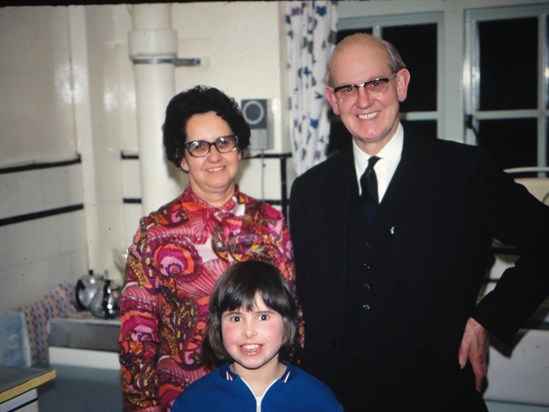 1972-12-25 Family Xmas in Purley, UK: Mum & Dad (Marjorie & John), Pam. 