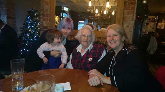 4 Generations at Christmas (20.12.2015)