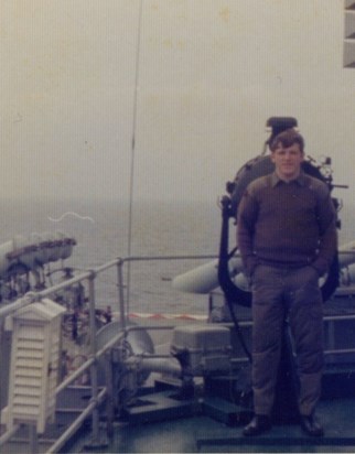 Some marine photos early 1970's.  Does anyone have any info on this?  Would it be a submarine??