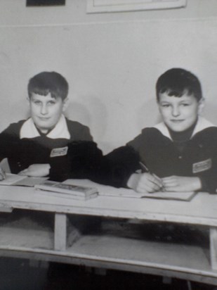 Photo-0001to ja z Markiem w jednej lawce , szkola #5 lata 70's